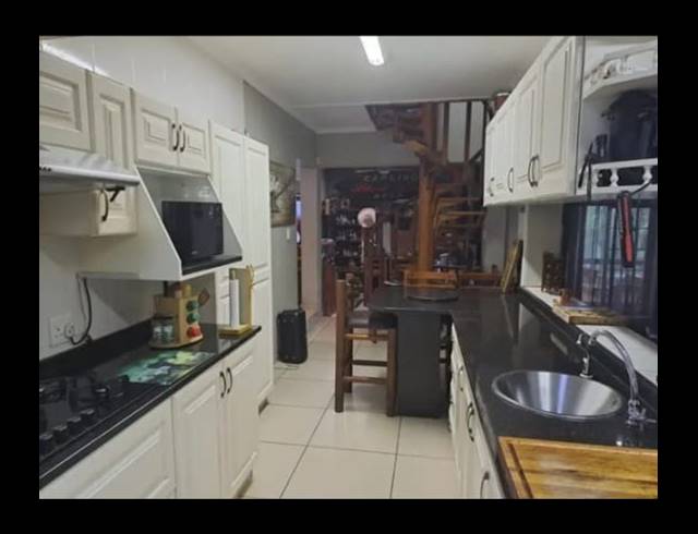 4 BEDROOM HOUSE RENTED IN MEER EN SEE